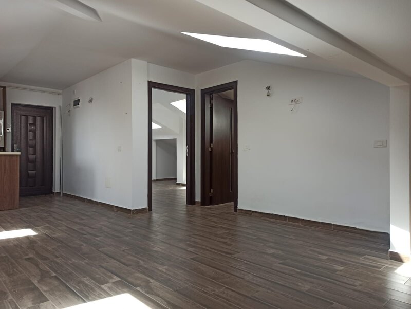 D. Leonida, 15 min. metrou, 2 cam. studio, mansarda, 87 mp.