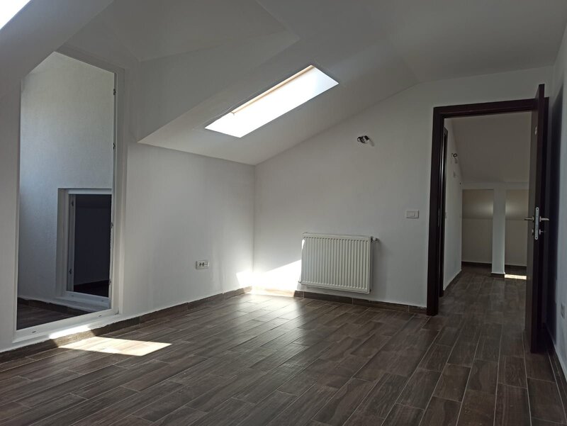 D. Leonida, 15 min. metrou, 2 cam. studio, mansarda, 87 mp.