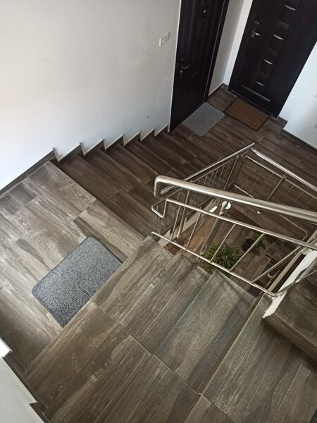 D. Leonida, 15 min. metrou, 2 cam. studio, mansarda, 87 mp.