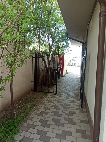 D. Leonida, 15 min. metrou, 2 cam. studio, mansarda, 87 mp.