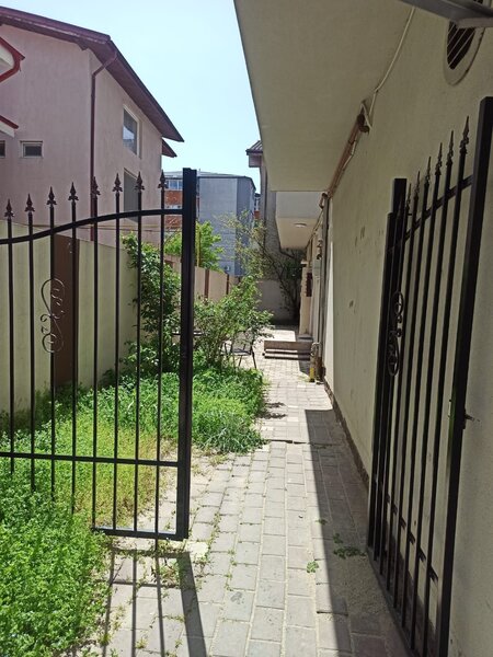 D. Leonida, 15 min. metrou, 2 cam. studio, mansarda, 87 mp.